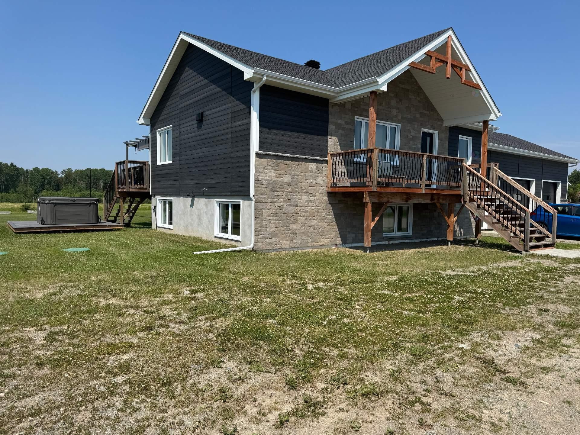 Front of Structure - 1075 Route 101, Poularies, QC - Outdoor