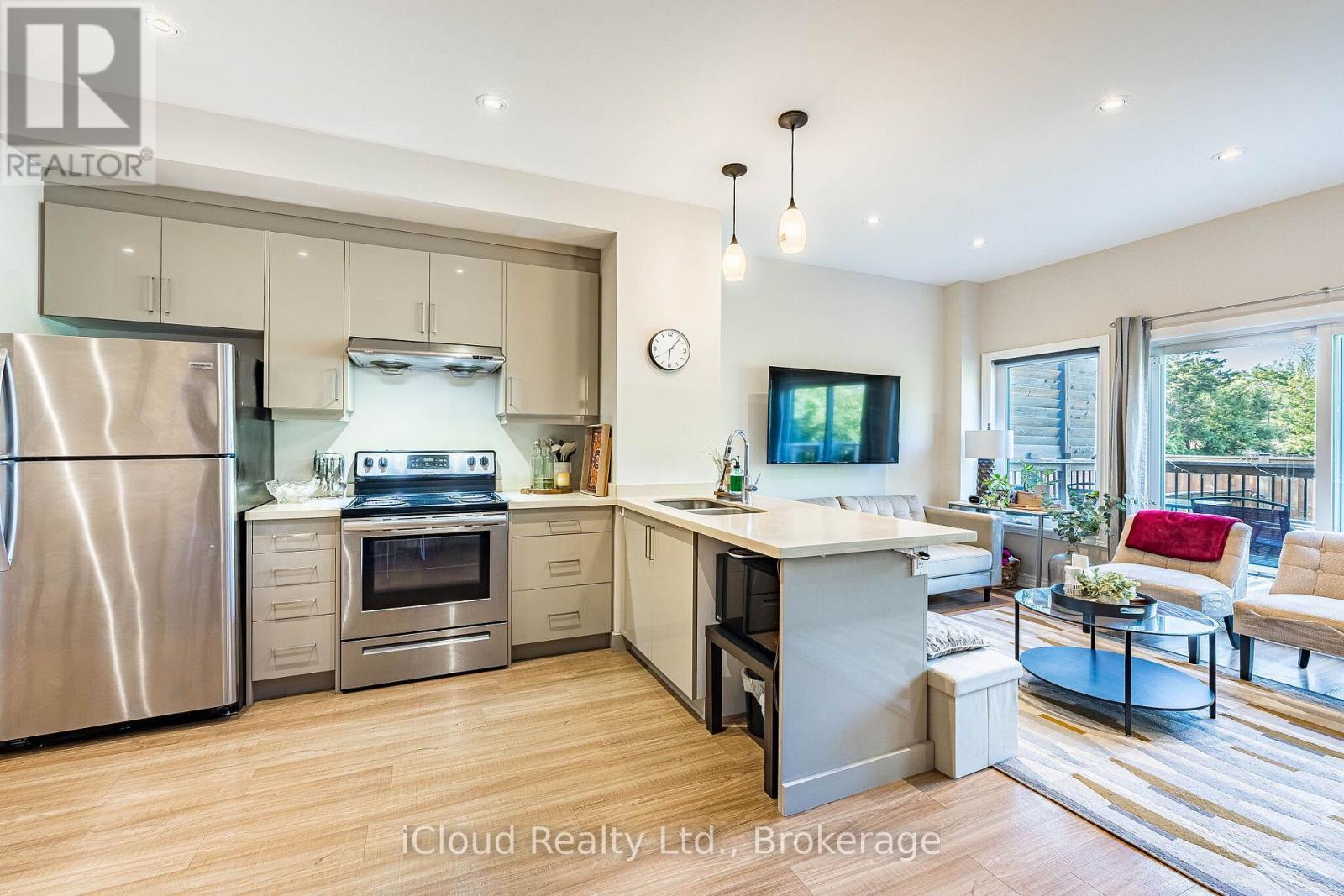 235 Mead Avenue, Hamilton, ON - Indoor Photo Showing Kitchen