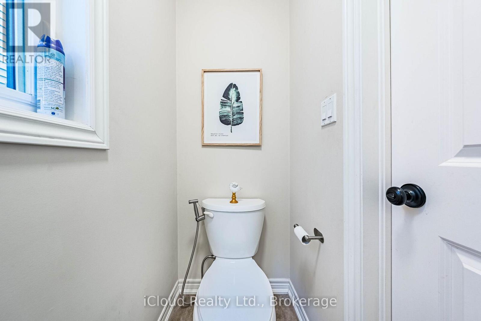 235 Mead Avenue, Hamilton, ON - Indoor Photo Showing Bathroom