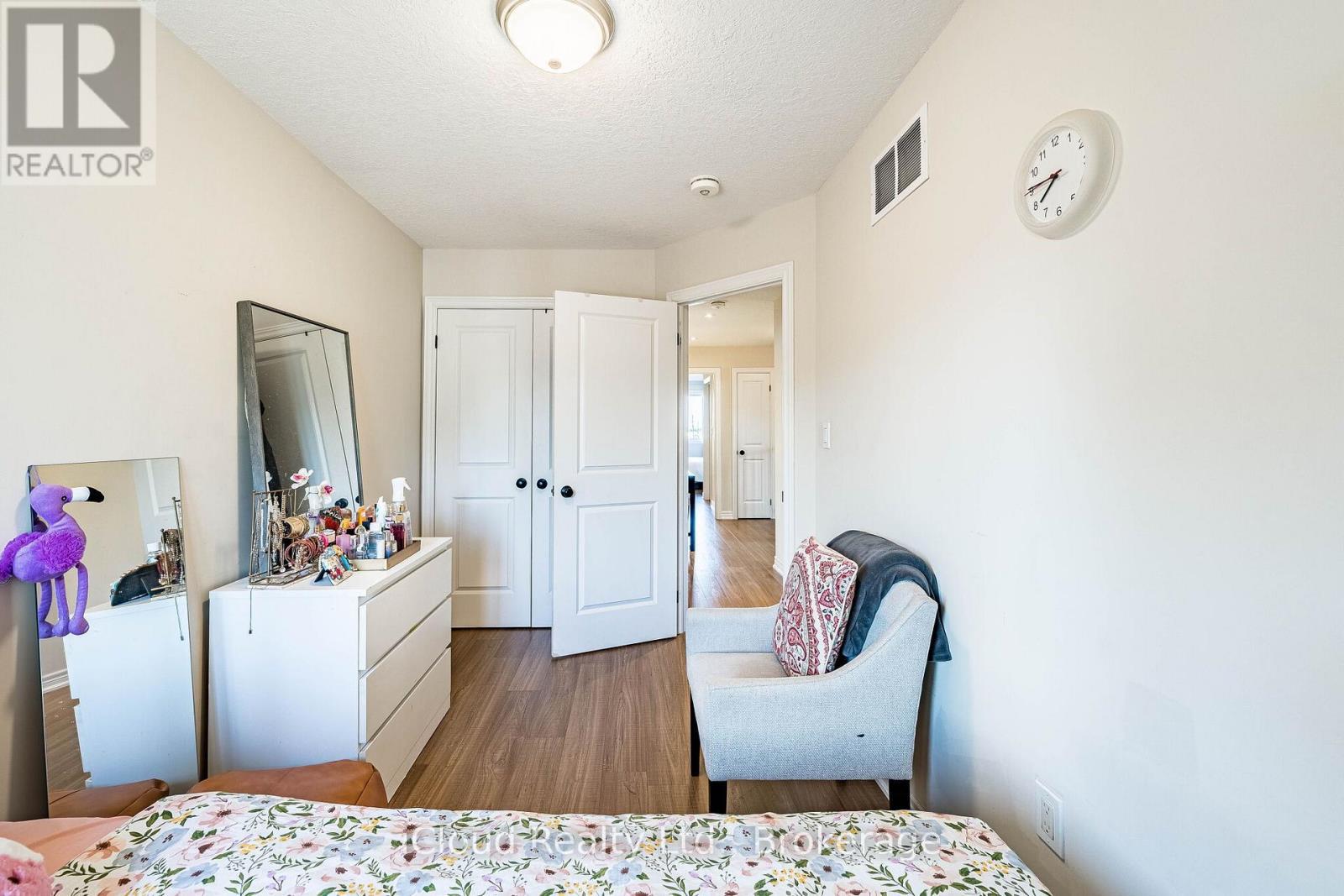 235 Mead Avenue, Hamilton, ON - Indoor Photo Showing Bedroom
