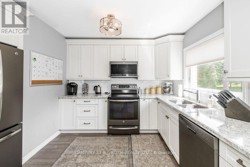 31 Robern Avenue, Tiny, ON