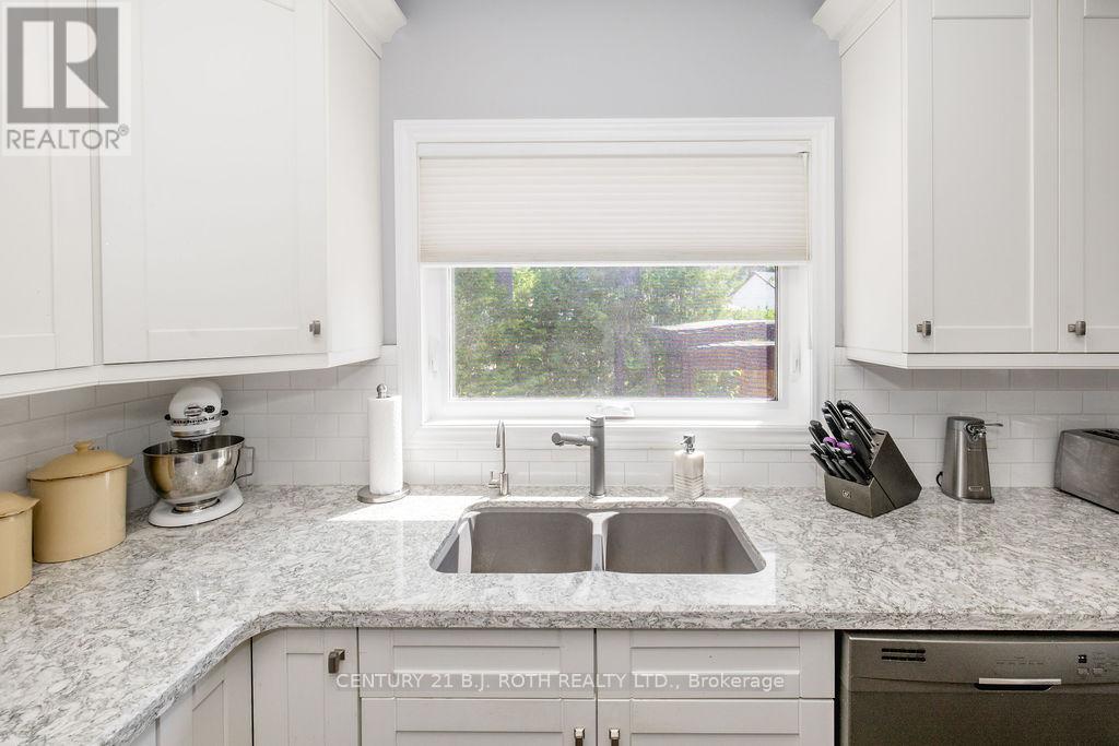 31 Robern Avenue, Tiny, ON