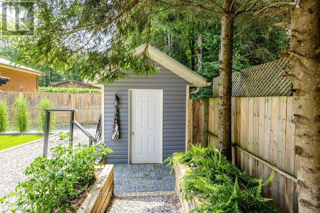 31 Robern Avenue, Tiny, ON
