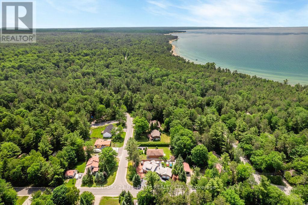 31 Robern Avenue, Tiny, ON