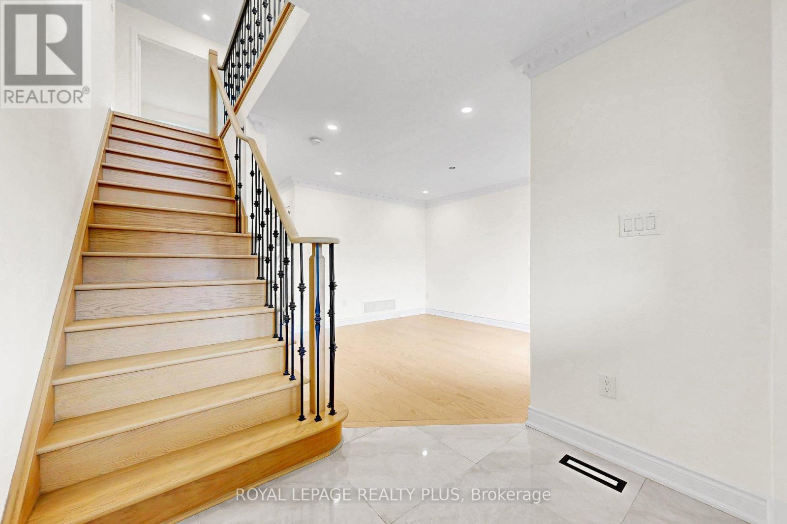 3249 Mcdowell Drive, Mississauga, ON - Indoor Photo Showing Other Room