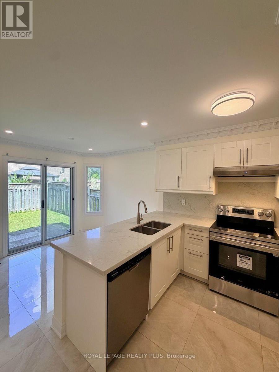 3249 Mcdowell Drive, Mississauga, ON - Indoor Photo Showing Kitchen With Double Sink