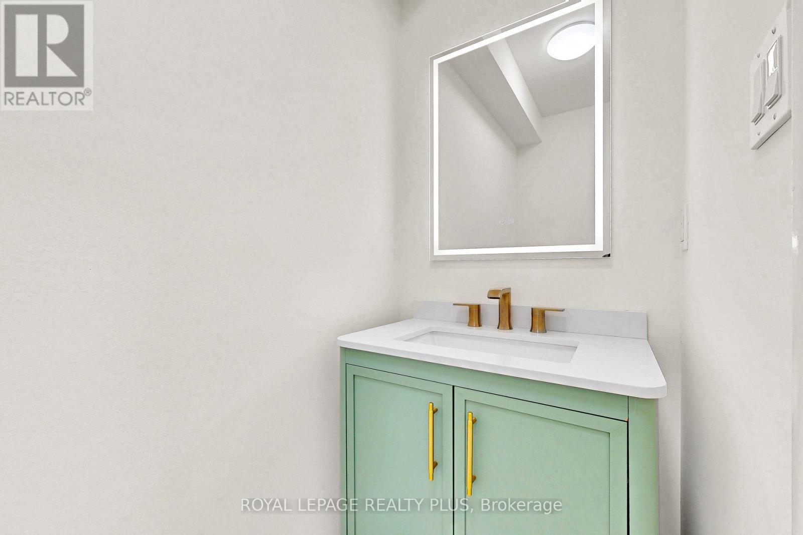 3249 Mcdowell Drive, Mississauga, ON - Indoor Photo Showing Bathroom