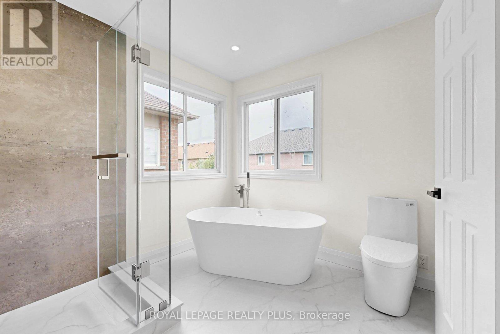 3249 Mcdowell Drive, Mississauga, ON - Indoor Photo Showing Bathroom