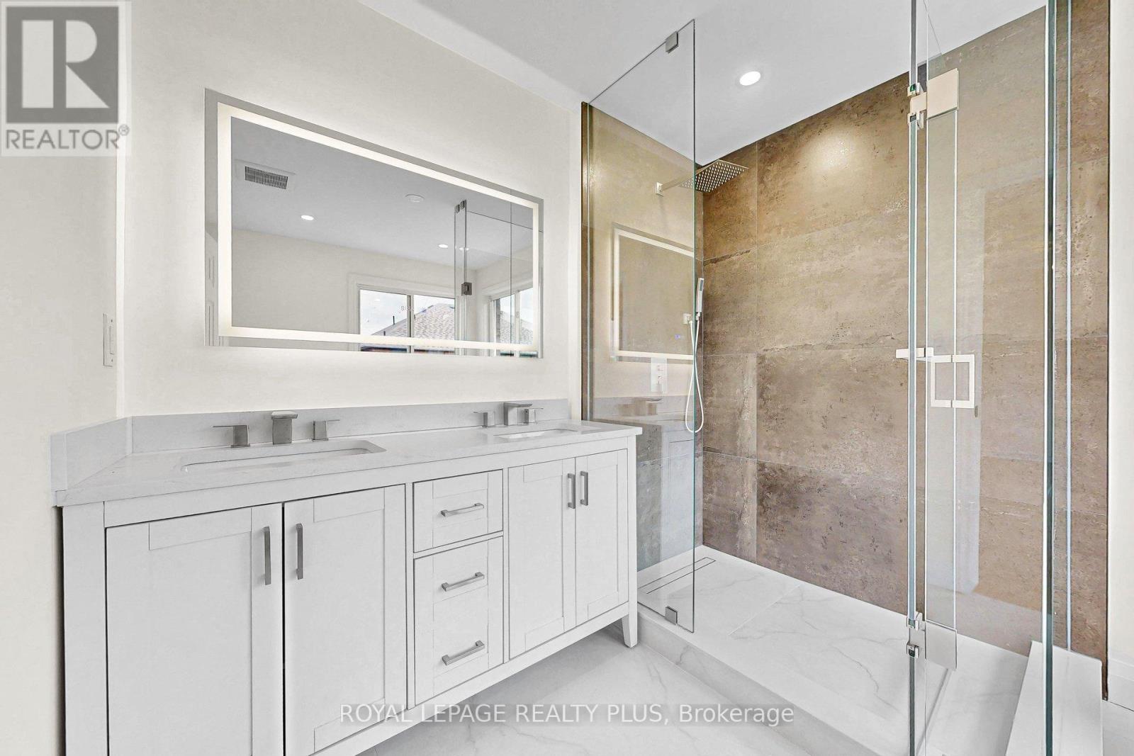 3249 Mcdowell Drive, Mississauga, ON - Indoor Photo Showing Bathroom