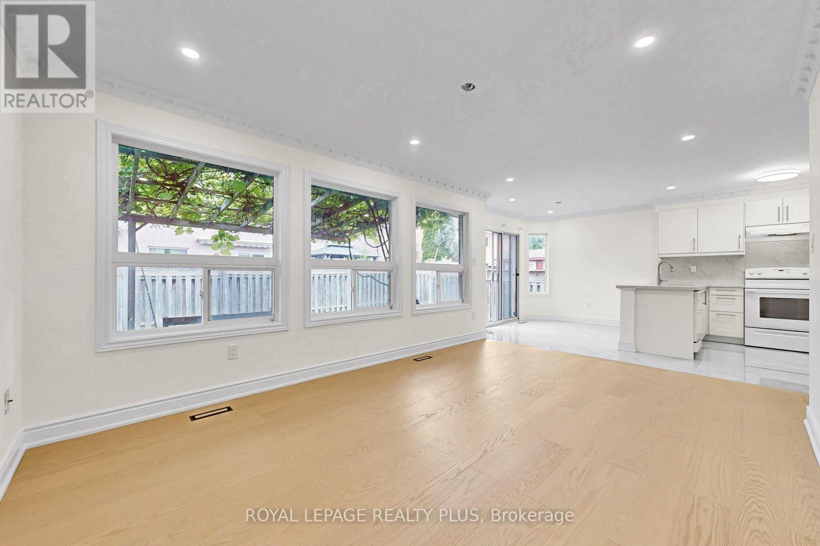 3249 Mcdowell Drive, Mississauga, ON - Indoor Photo Showing Kitchen