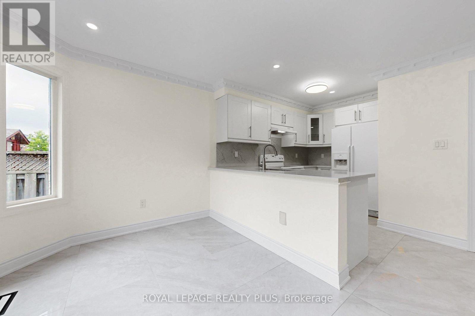 3249 Mcdowell Drive, Mississauga, ON - Indoor Photo Showing Kitchen