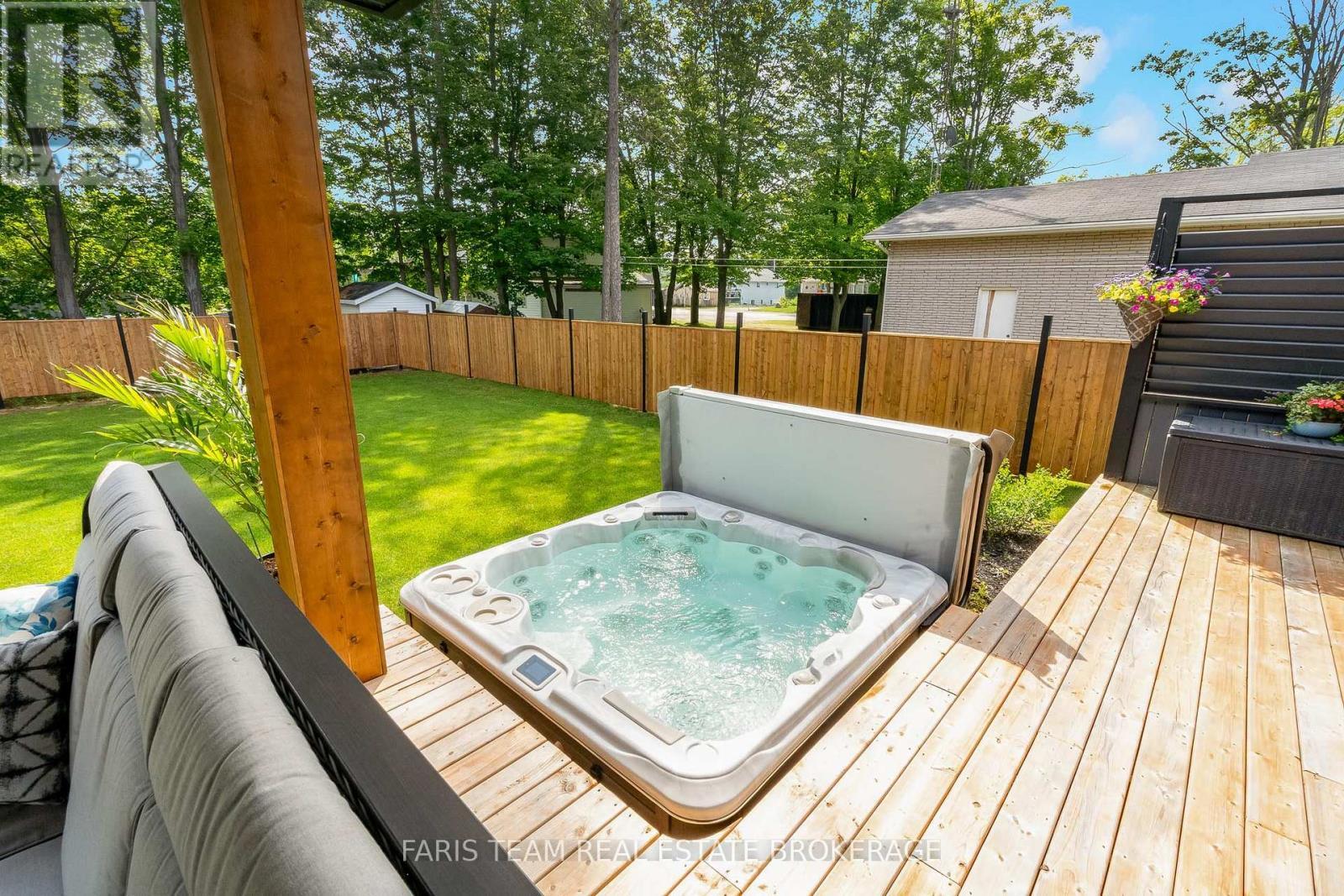 7 Reynolds Road, Tiny, ON