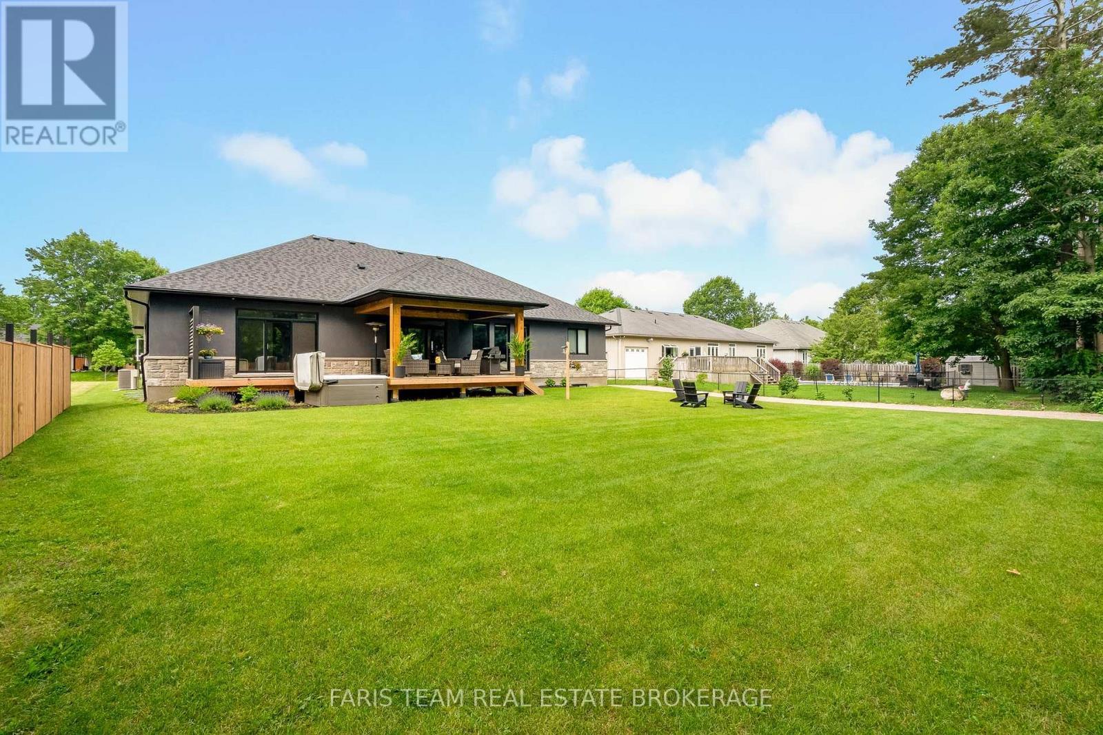 7 Reynolds Road, Tiny, ON