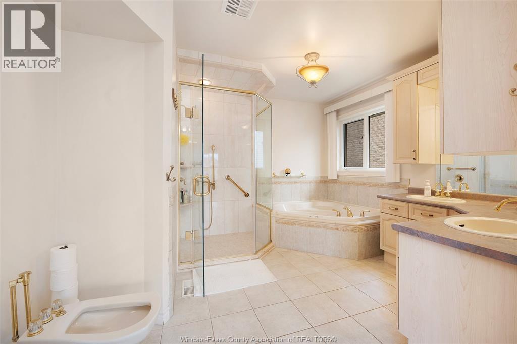 1075 Stoneybrook, Windsor, ON