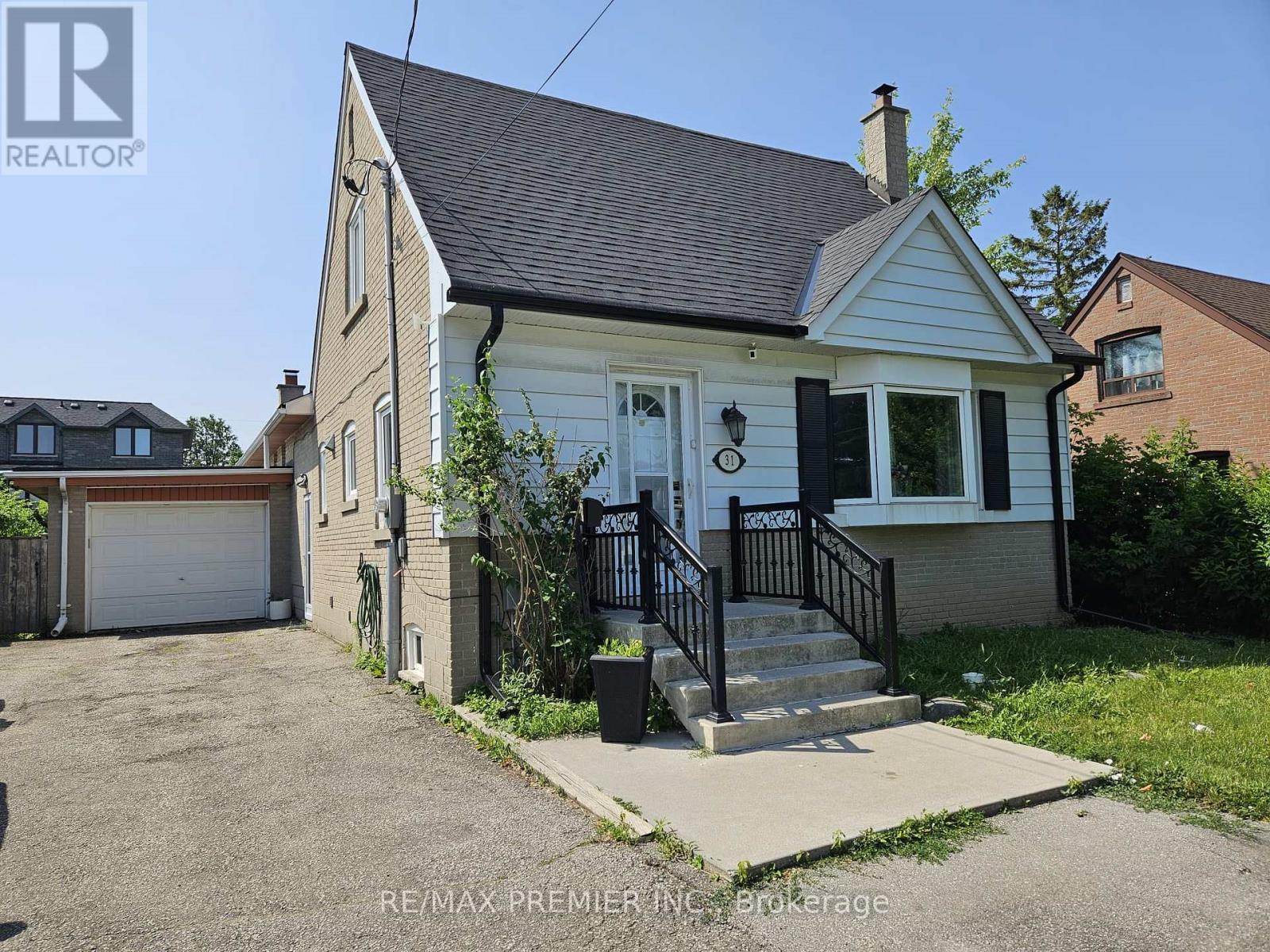 Main & 2Nd - 31 Compton Crescent, Toronto, ON