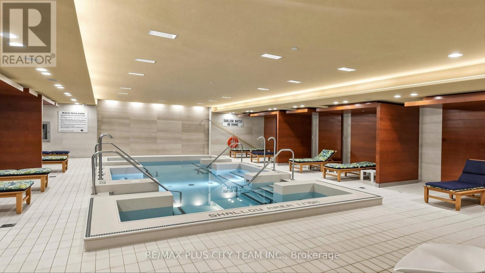 Th122 - 29 Queens Quay E, Toronto, ON