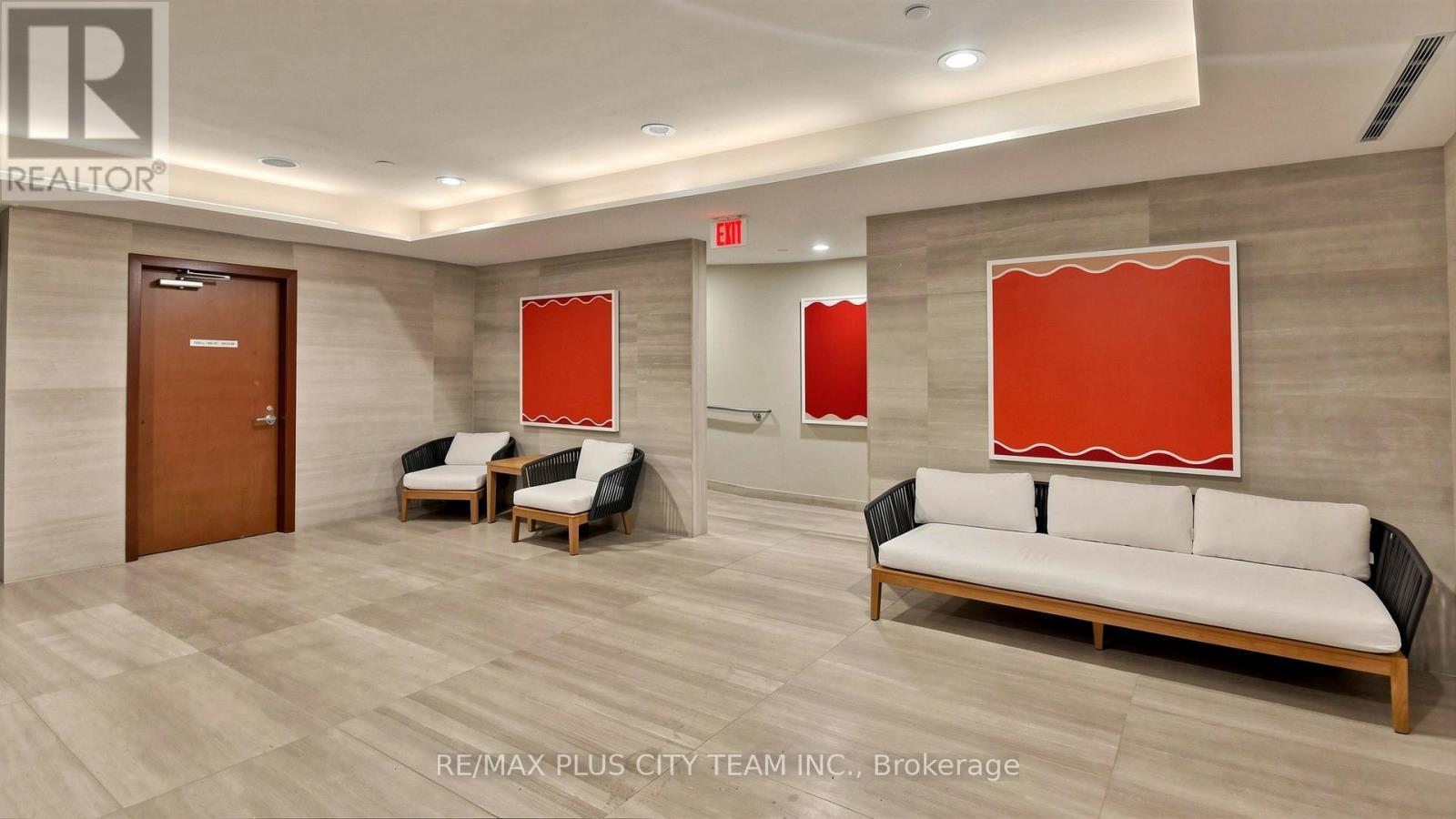 Th122 - 29 Queens Quay E, Toronto, ON