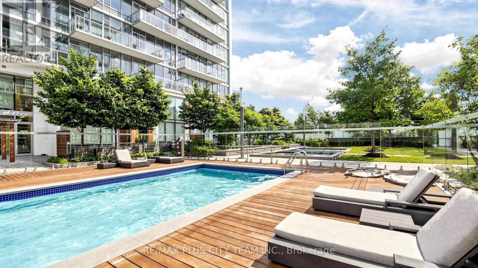 Th122 - 29 Queens Quay E, Toronto, ON