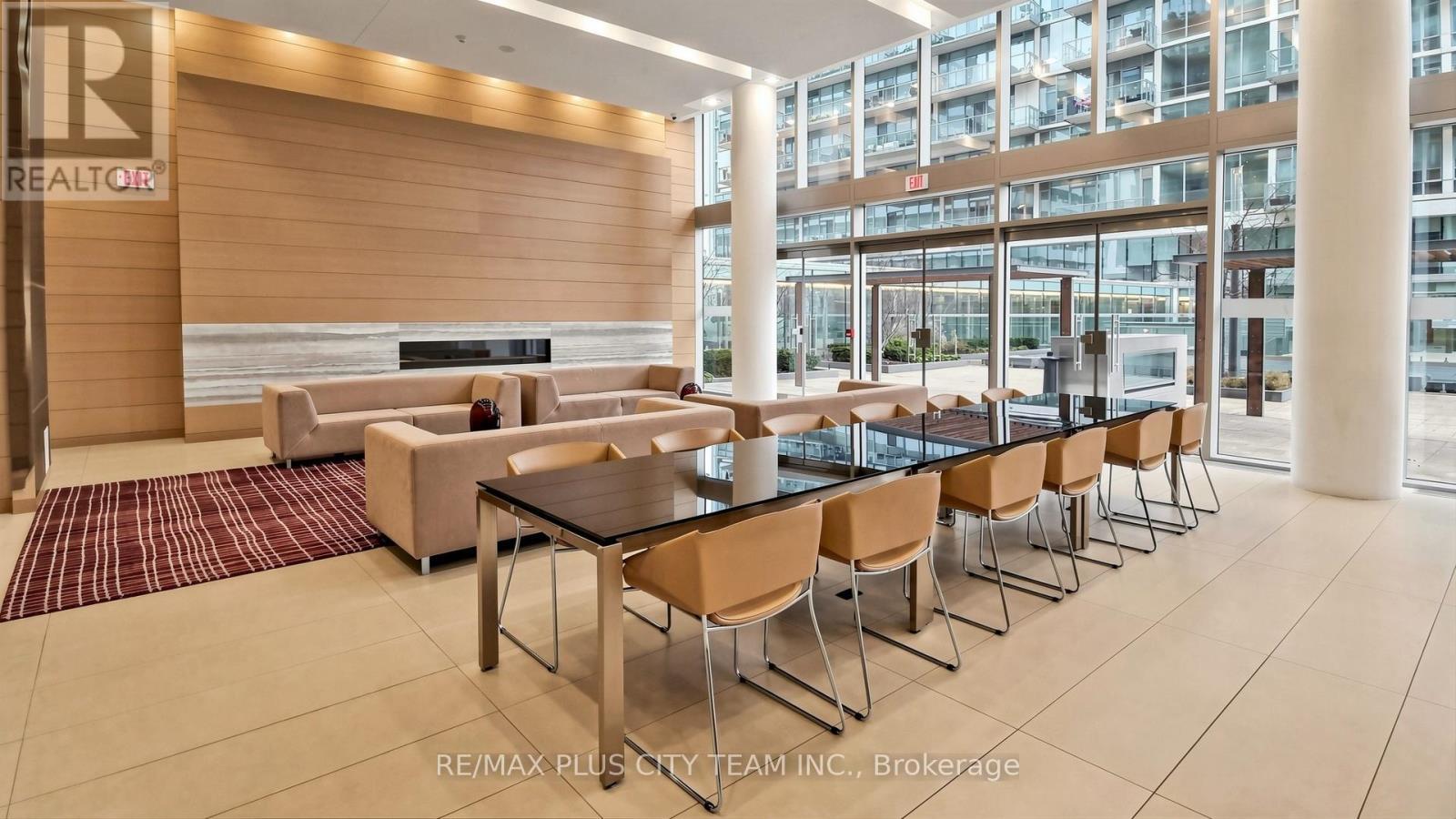 Th122 - 29 Queens Quay E, Toronto, ON