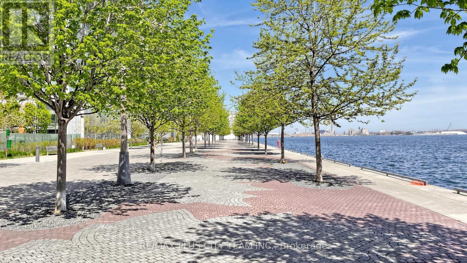 Th122 - 29 Queens Quay E, Toronto, ON