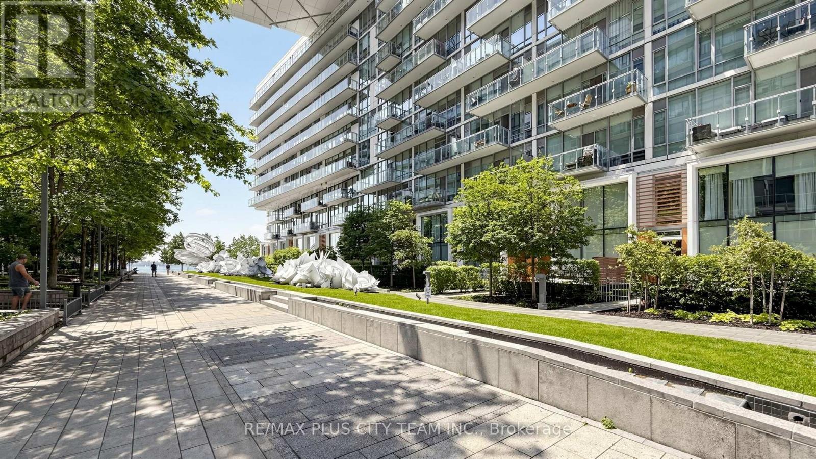 Th122 - 29 Queens Quay E, Toronto, ON