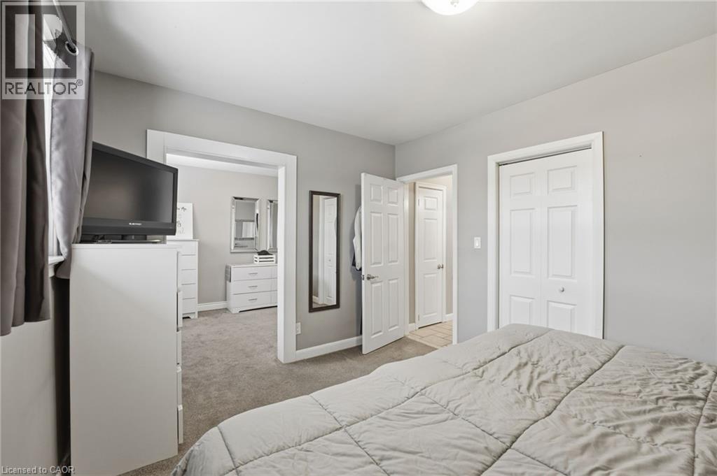 Bedroom featuring light carpet and a closet - 473 Mohawk Road W, Hamilton, ON