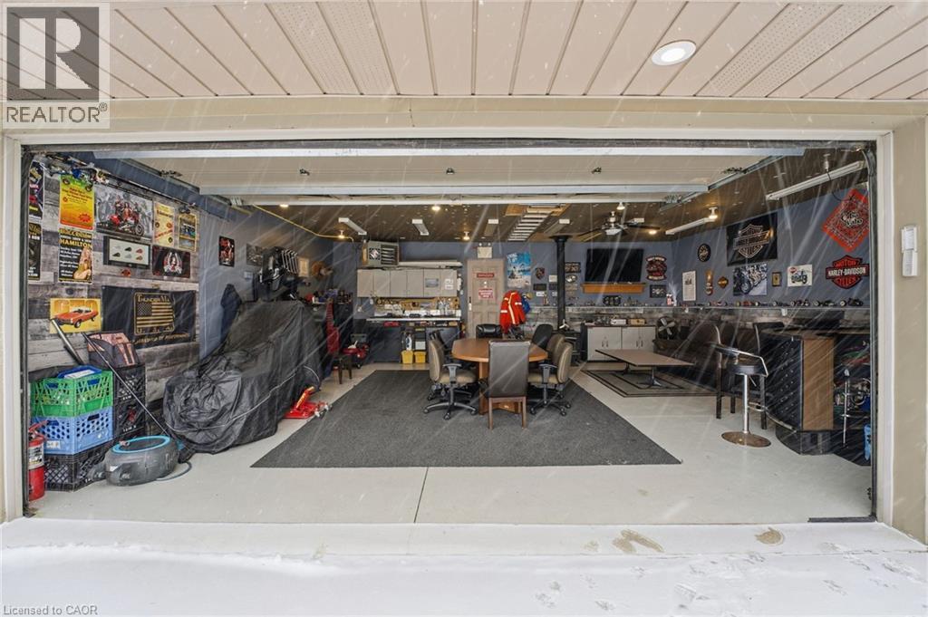 Garage featuring a heating unit - 473 Mohawk Road W, Hamilton, ON