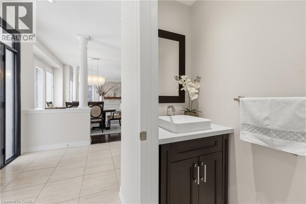 4645 Doug Wright Drive, Burlington, ON - Indoor Photo Showing Bathroom