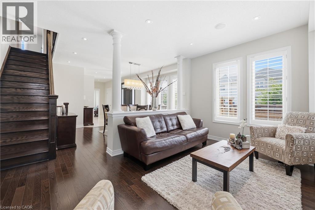 4645 Doug Wright Drive, Burlington, ON - Indoor Photo Showing Living Room