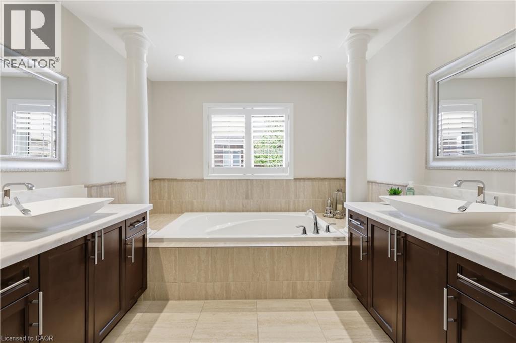 4645 Doug Wright Drive, Burlington, ON - Indoor Photo Showing Bathroom