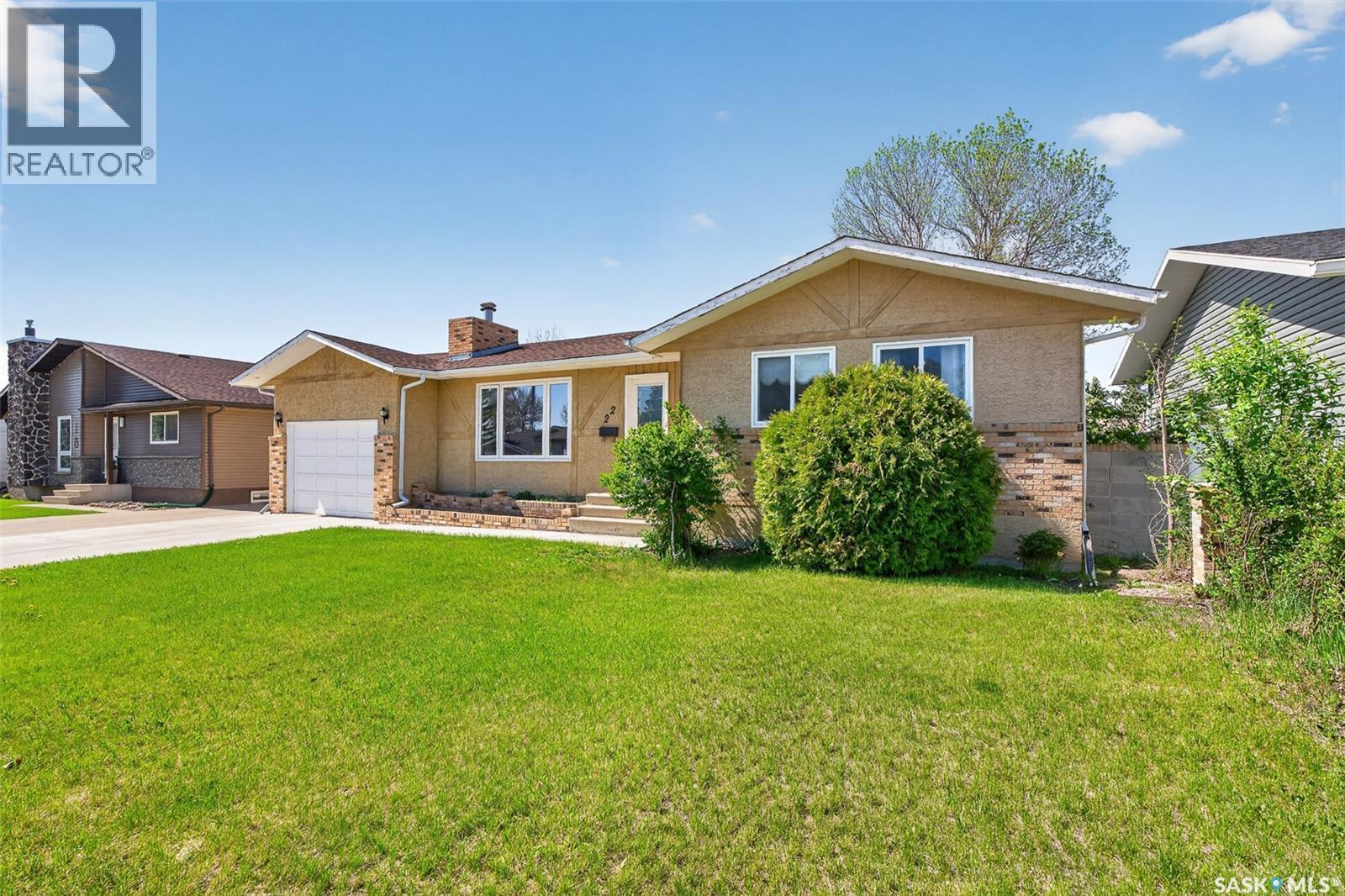 22 Edelweiss Crescent, Moose Jaw, SK - Outdoor With Facade