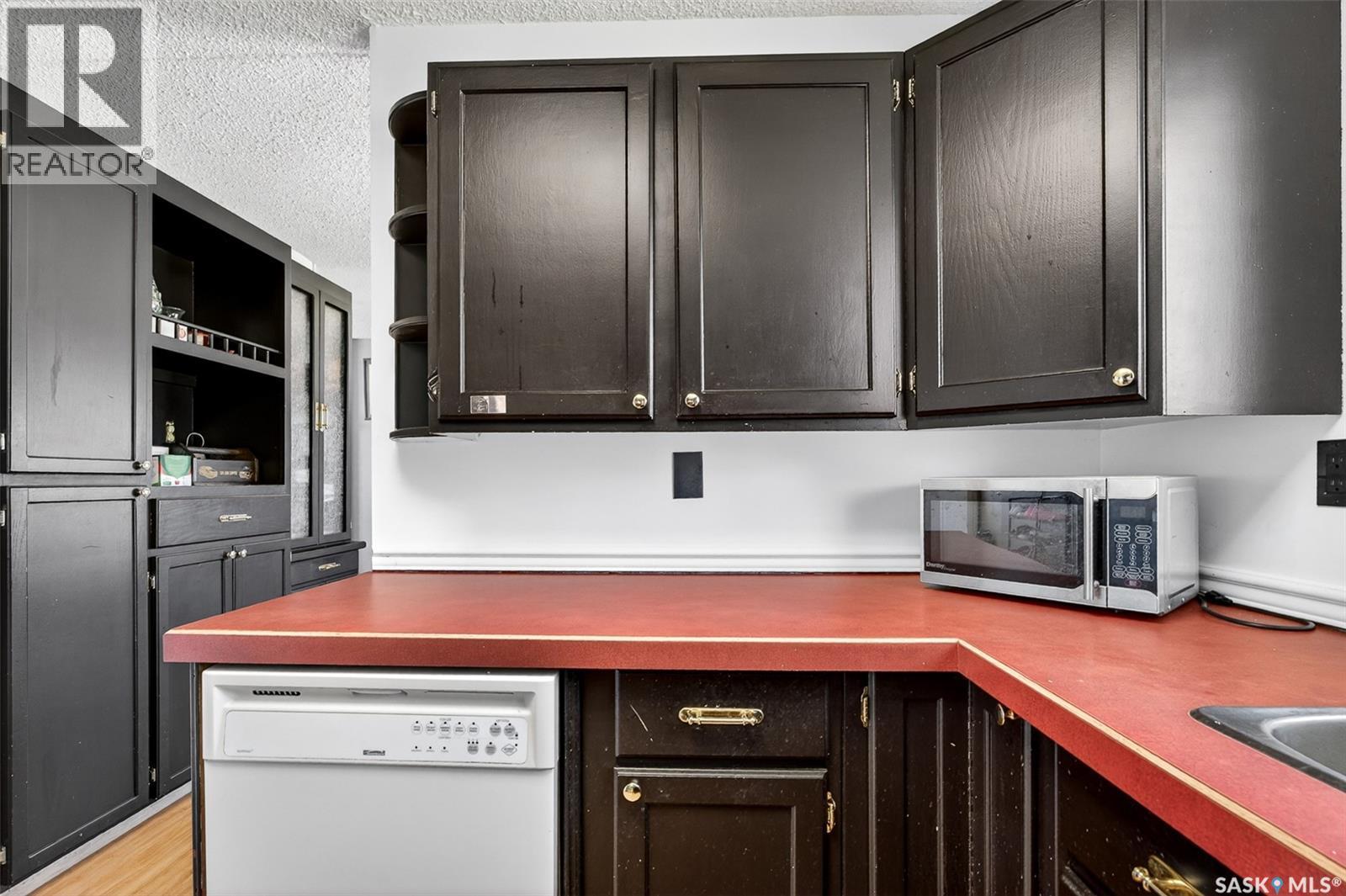 22 Edelweiss Crescent, Moose Jaw, SK - Indoor Photo Showing Kitchen