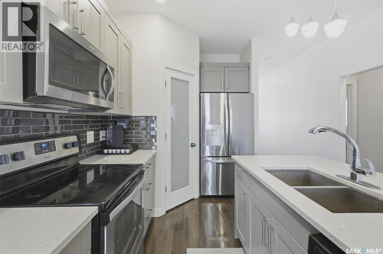 202 Bentley Court, Saskatoon, SK