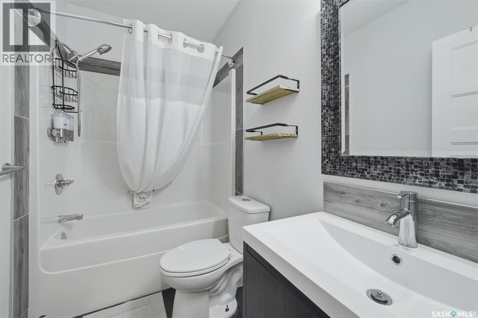 202 Bentley Court, Saskatoon, SK