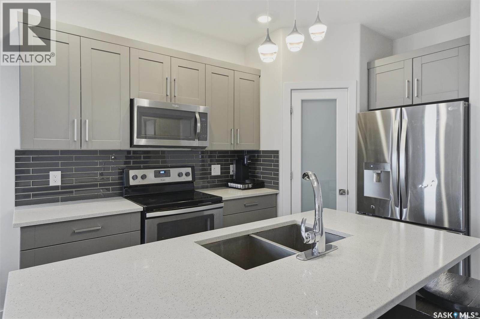 202 Bentley Court, Saskatoon, SK