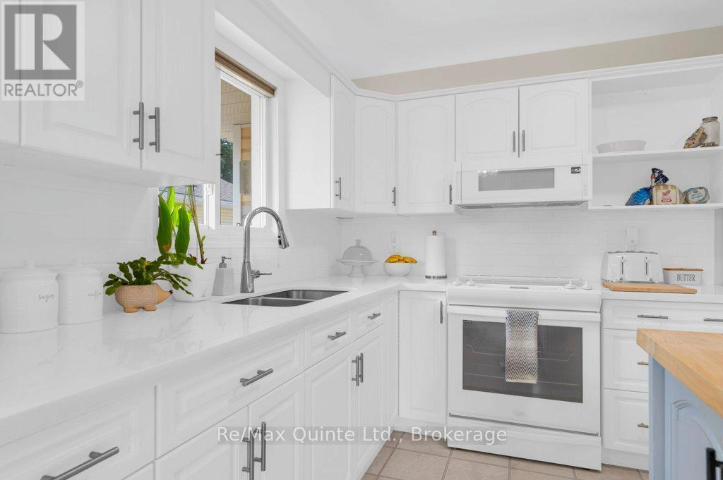 2 Heritage Drive, Prince Edward County (Wellington Ward), ON