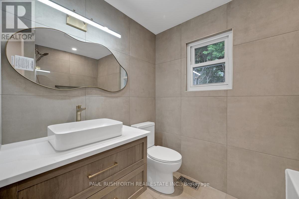 4 Piece Bathroom - 668 Fraser Avenue, Ottawa, ON - Indoor Photo Showing Bathroom