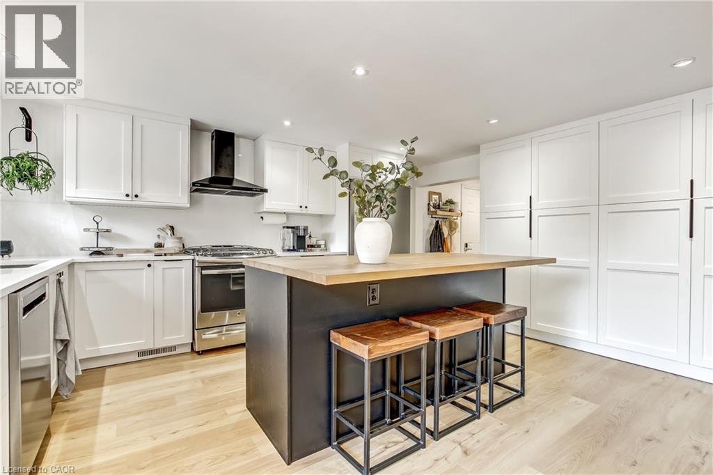 657 Windham Road 14 Road, Simcoe, ON - Indoor Photo Showing Kitchen With Upgraded Kitchen