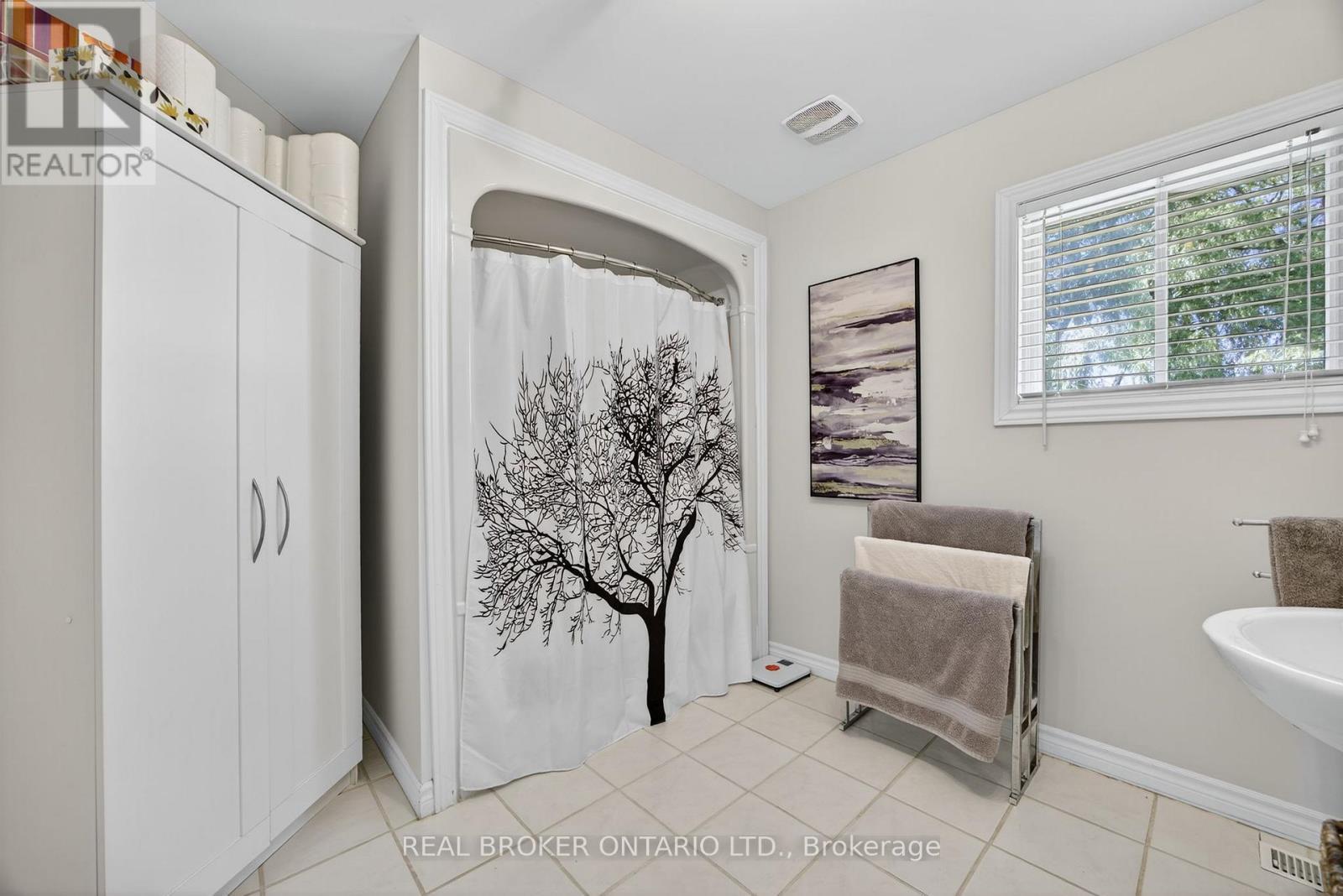 Large Full Bathroom - 2174 Atkinson Road, Springwater, ON