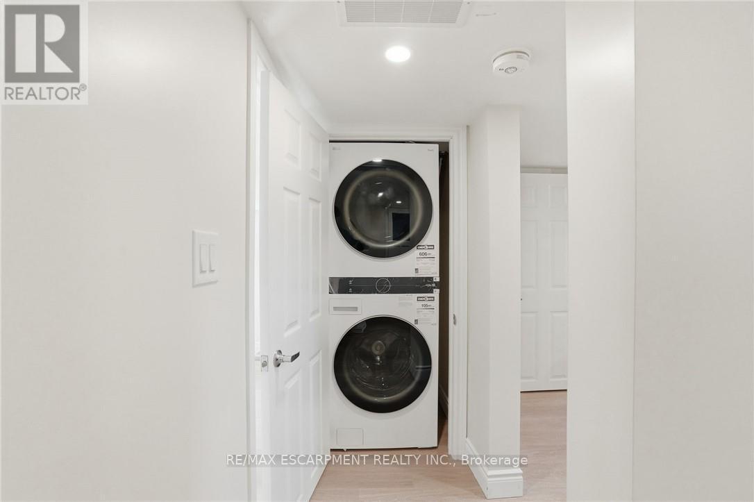 894 Garth Street, Hamilton, ON - Indoor Photo Showing Laundry Room