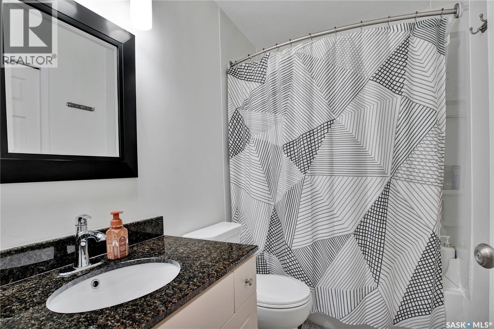 120 615 Mcwillie Avenue, Saskatoon, SK - Indoor Photo Showing Bathroom
