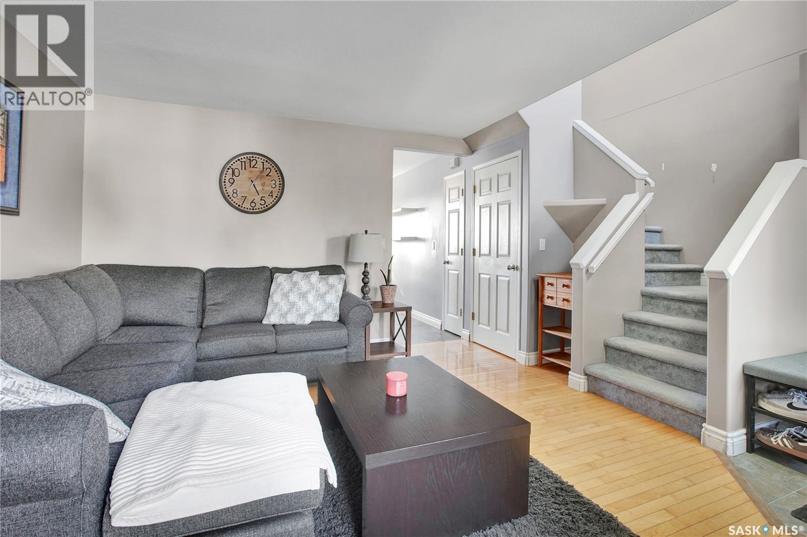 120 615 Mcwillie Avenue, Saskatoon, SK - Indoor Photo Showing Living Room