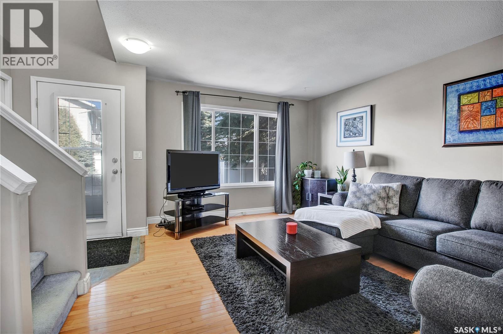 120 615 Mcwillie Avenue, Saskatoon, SK - Indoor Photo Showing Living Room