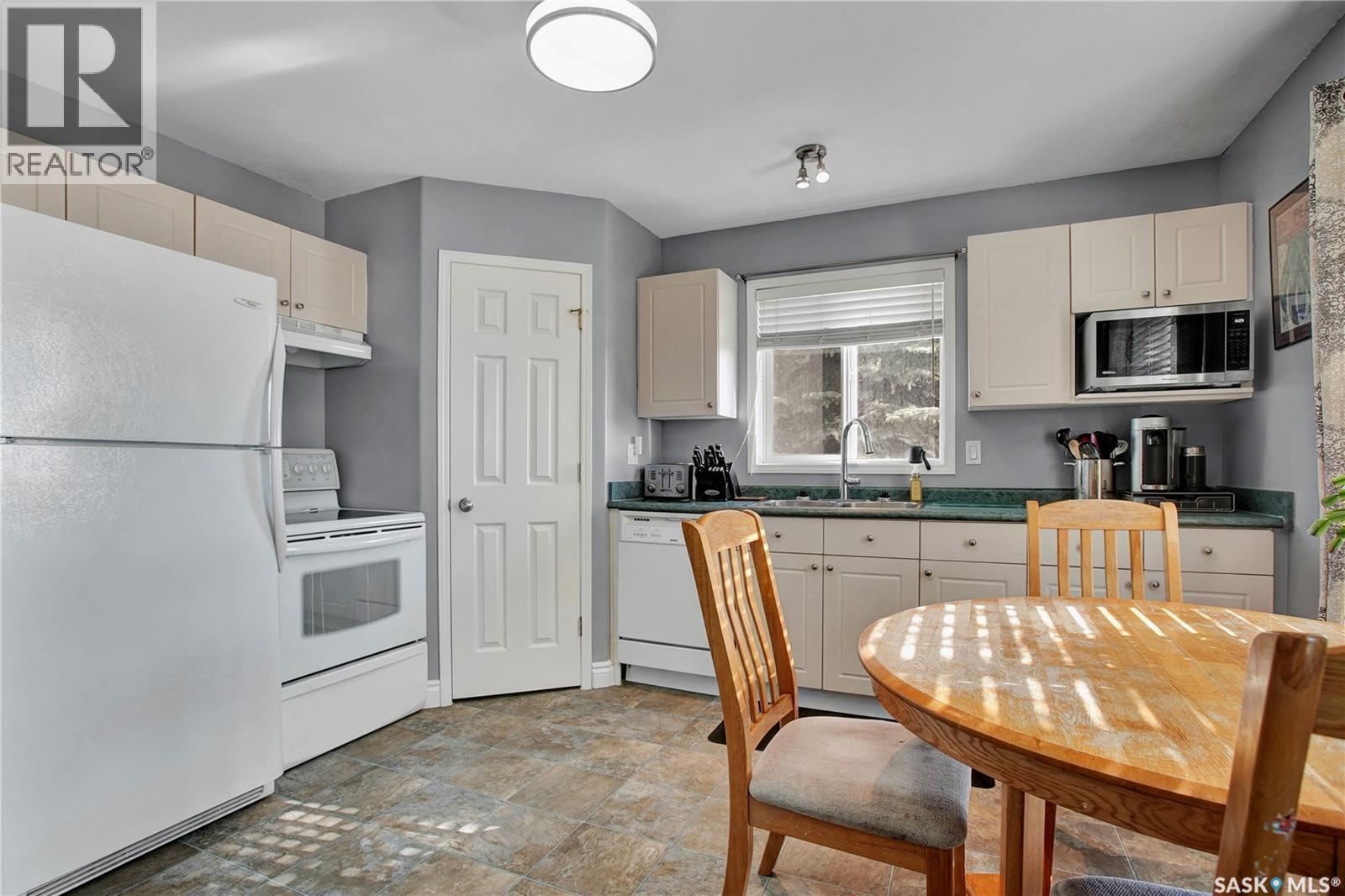 120 615 Mcwillie Avenue, Saskatoon, SK - Indoor Photo Showing Kitchen