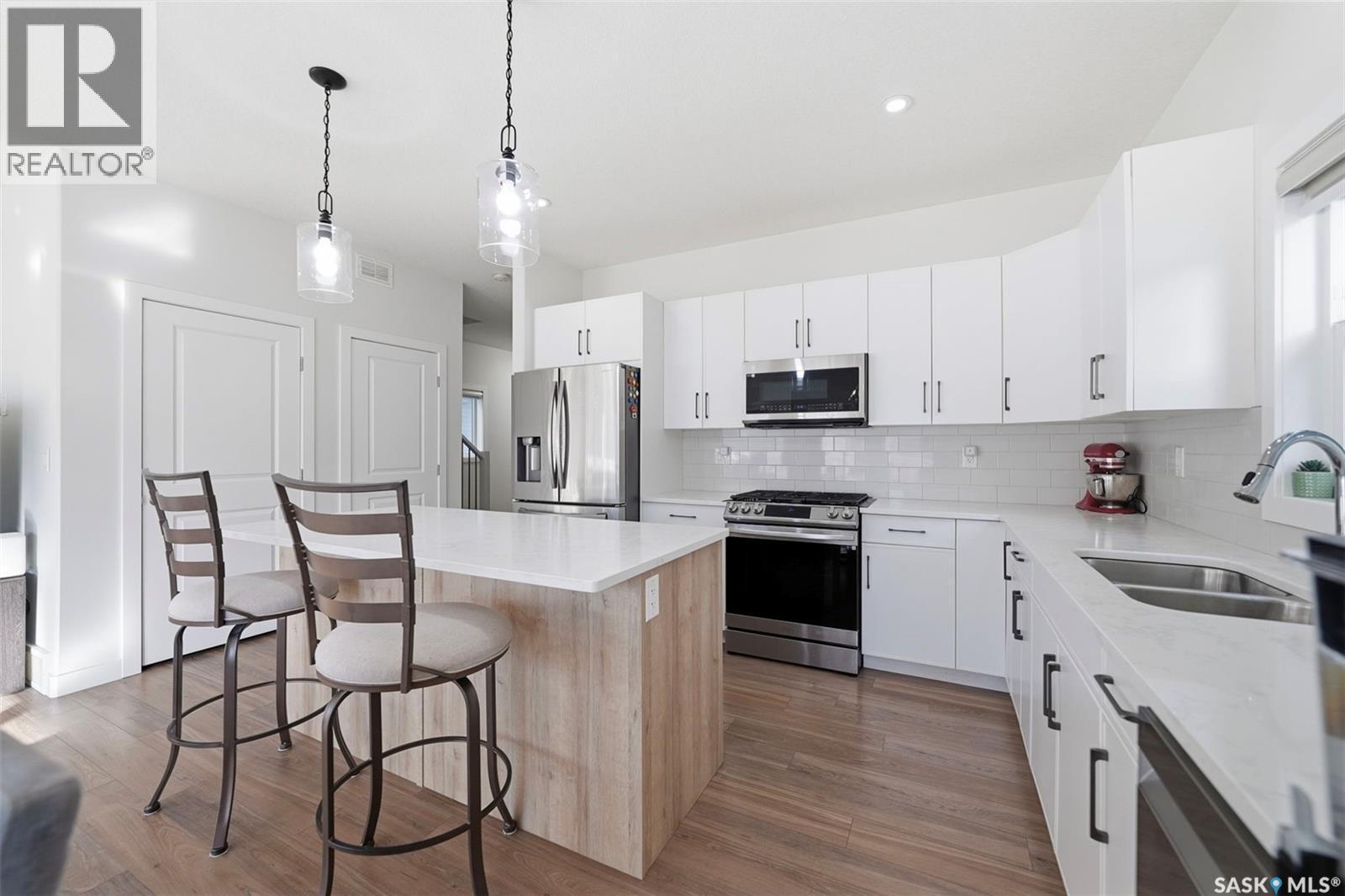 319 Skopik Crescent, Saskatoon, SK - Indoor Photo Showing Kitchen With Double Sink With Upgraded Kitchen