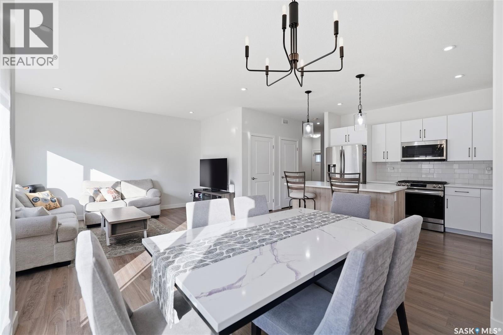 319 Skopik Crescent, Saskatoon, SK - Indoor Photo Showing Other Room