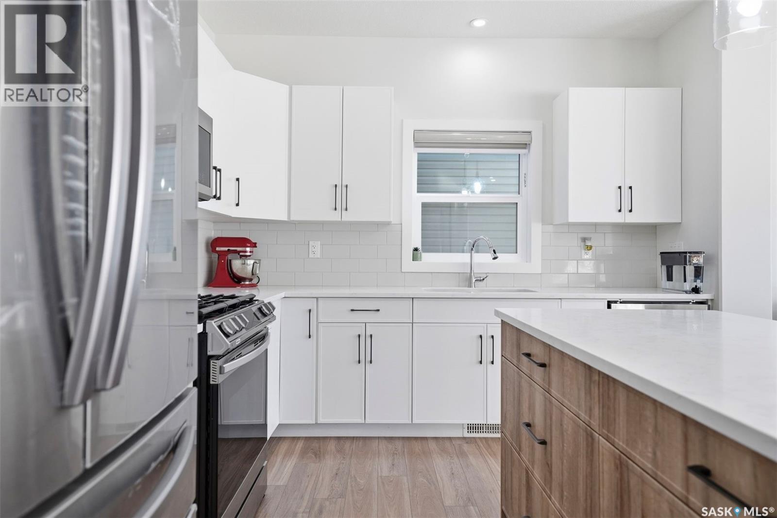319 Skopik Crescent, Saskatoon, SK - Indoor Photo Showing Kitchen