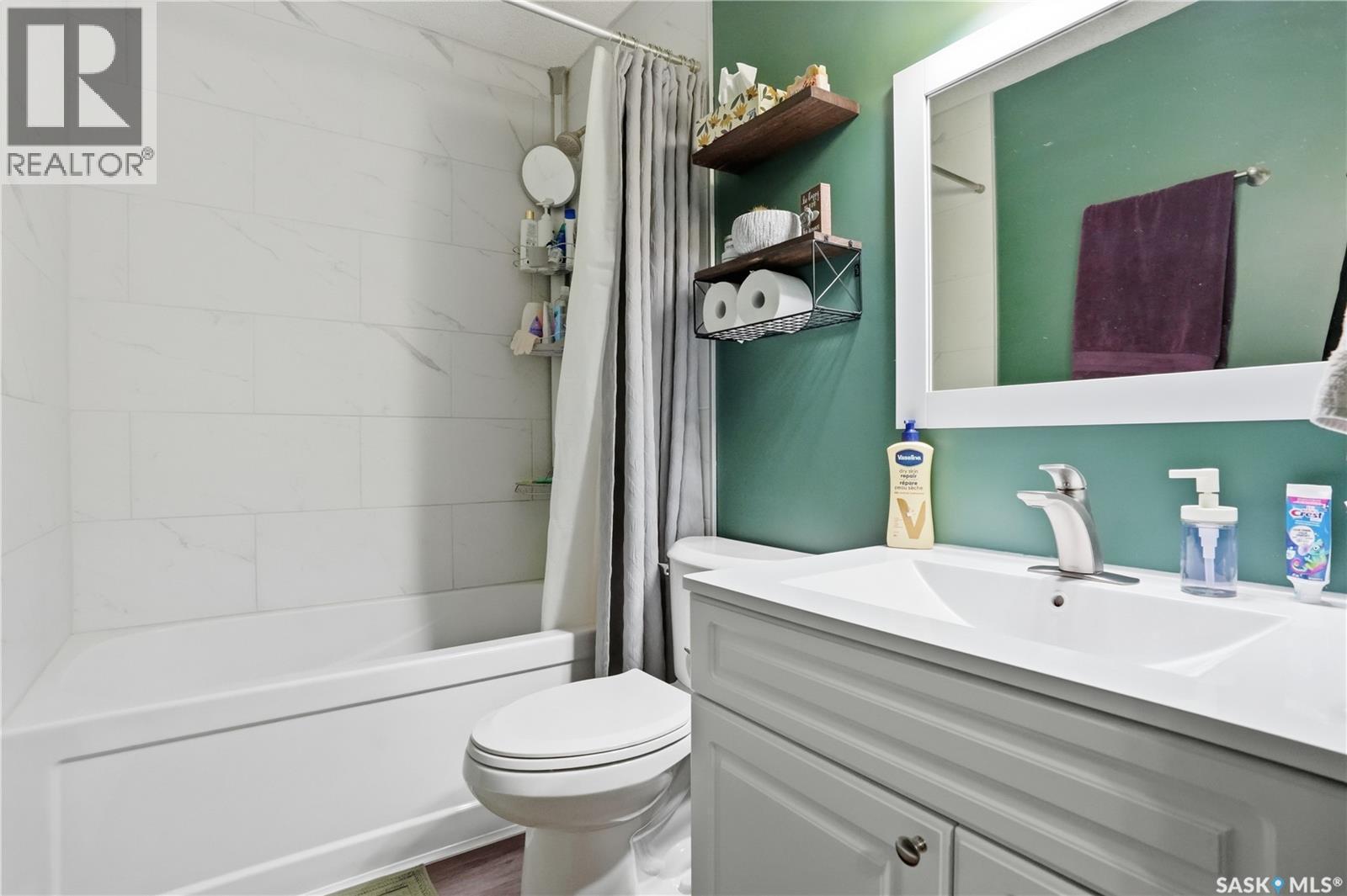 329 1St Avenue E, Mortlach, SK - Indoor Photo Showing Bathroom