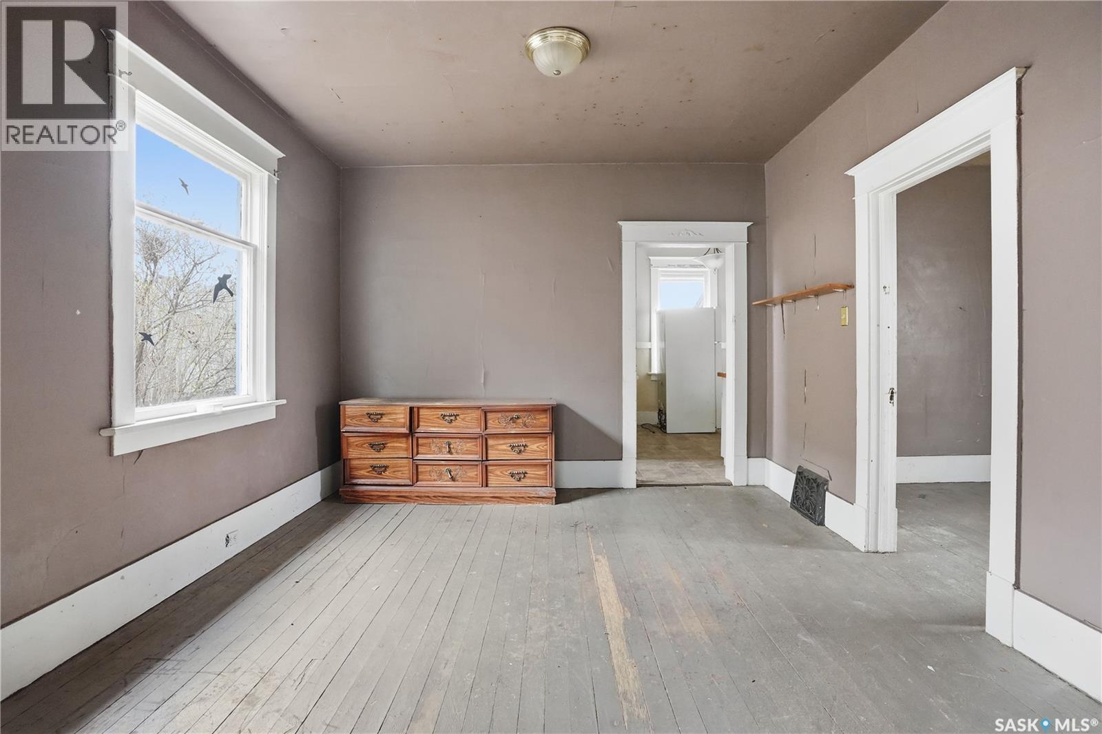 1284 3Rd Avenue Ne, Moose Jaw, SK - Indoor