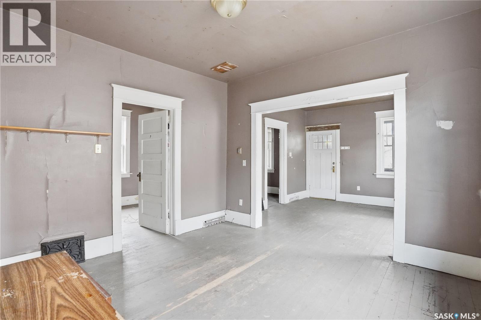 1284 3Rd Avenue Ne, Moose Jaw, SK - Indoor Photo Showing Other Room